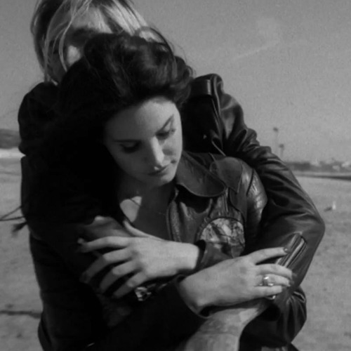 Δες το νέο καλοκαιρινό βίντεο κλιπ της Lana Del Rey